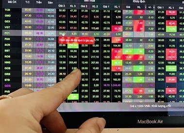 Nhận định phiên giao dịch ngày 3/11: Kiên nhẫn chờ đợi VN-Index test vùng hỗ trợ