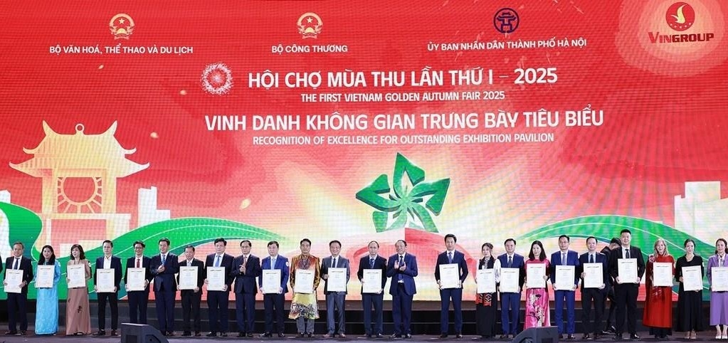 Bế mạc Hội chợ Mùa Thu 2025: Rút ngắn chương trình và dành ngân sách ủng hộ đồng bào ảnh hưởng bão lũ