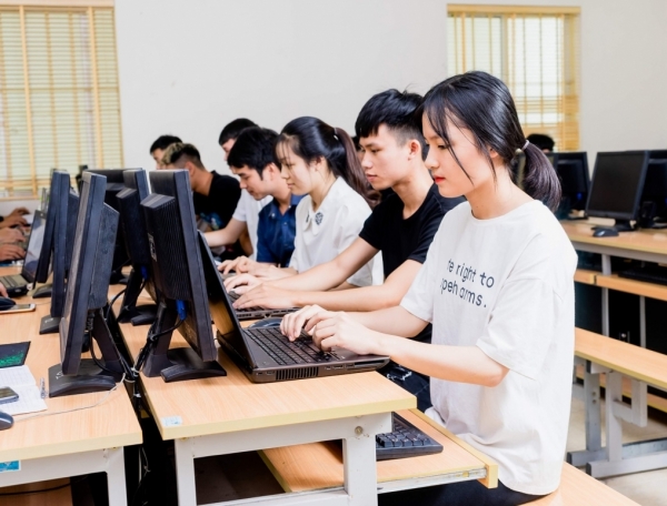 Luật Công nghiệp công nghệ số: Định hướng mới cho đào tạo và cơ hội nghề nghiệp của sinh viên CNTT