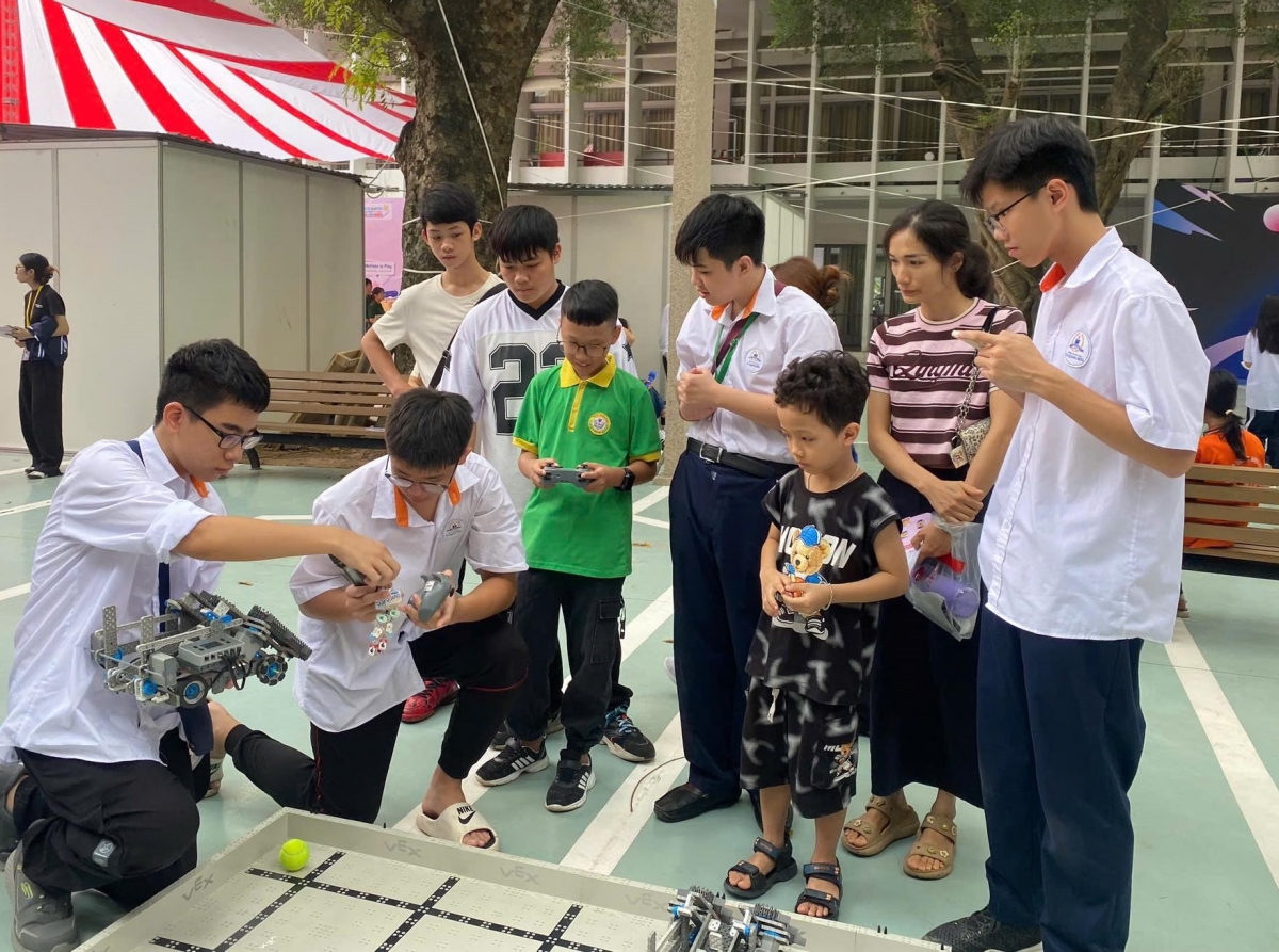 Câu lạc bộ Robotics Tạ Quang Bửu: Khơi nguồn đam mê công nghệ cho các tài năng trẻ