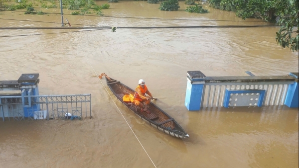 EVNCPC huy động hơn 1.300 nhân lực khẩn trương khắc phục sự cố lưới điện sau bão Kalmaegi