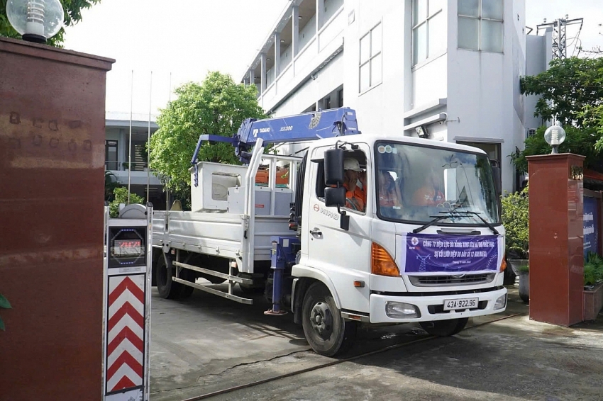 EVNCPC huy động hơn 1.300 nhân lực khẩn trương khắc phục sự cố lưới điện sau bão Kalmaegi