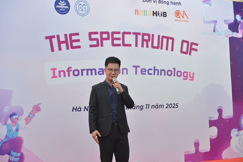 Sinh viên Khoa CNTT - ĐH Sư Phạm Hà Nội tranh tài Cuộc thi Lập trình điều khiển Robot năm 2025