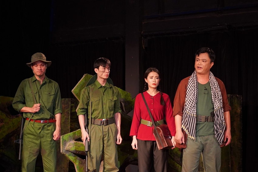 Mở Màn Mở Mang -  tái định vị nghệ thuật kịch lịch sử dưới góc nhìn truyền thông sáng tạo