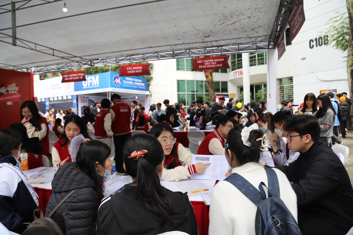 Tại sao năm 2026 nhiều trường đại học bỏ xét tuyển học bạ và không tuyển thẳng học sinh đạt giải Khoa học kỹ thuật?