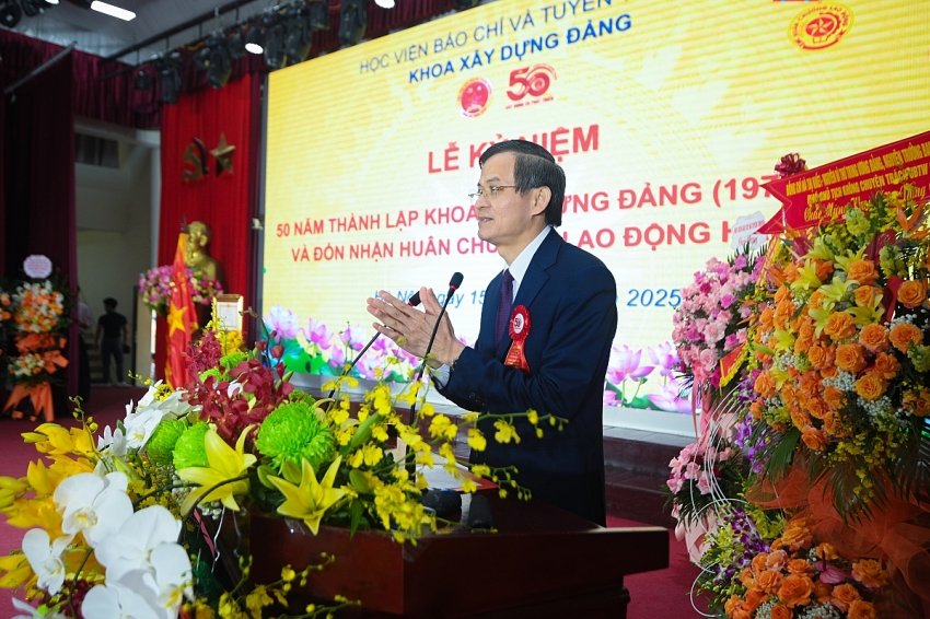 Khoa Xây dựng Đảng tổ chức Lễ kỷ niệm 50 năm thành lập và đón nhận Huân chương Lao động hạng Ba