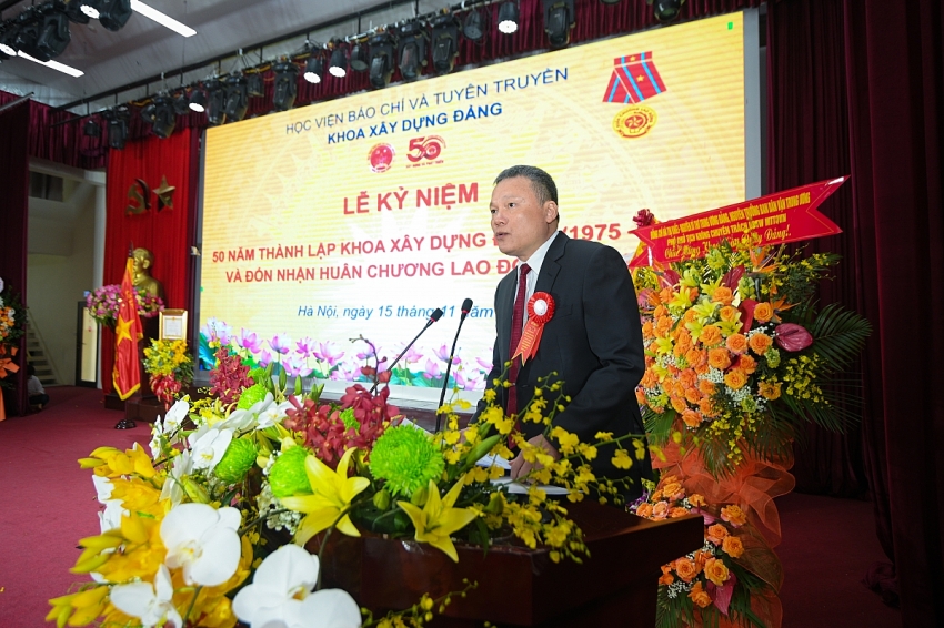 Khoa Xây dựng Đảng tổ chức Lễ kỷ niệm 50 năm thành lập và đón nhận Huân chương Lao động hạng Ba