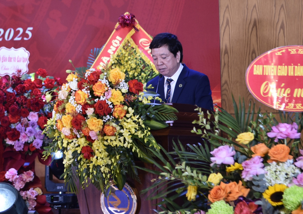 Kỷ niệm 80 năm ngày truyền thống, Trường Đại học Giao thông vận tải nhận Huân chương Lao động hạng Nhất