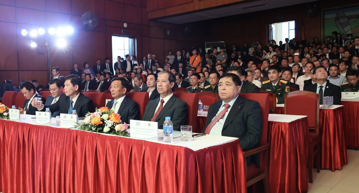 Kỷ niệm 80 năm ngày truyền thống, Trường Đại học Giao thông vận tải nhận Huân chương Lao động hạng Nhất