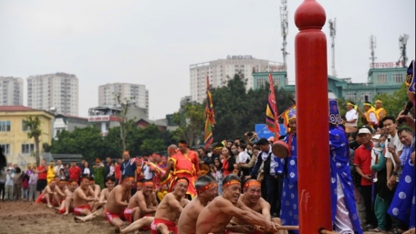 Gìn giữ và lan tỏa mạnh mẽ Nghi lễ và trò chơi Kéo co Ngồi tại Đền Trấn Vũ