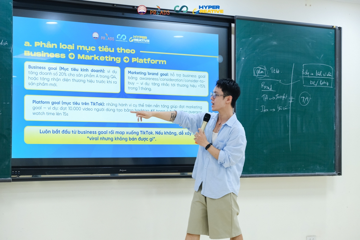 Những chia sẻ của diễn giả chính là hành trang quý báu cho các đội thi trước Vòng Chung kết.