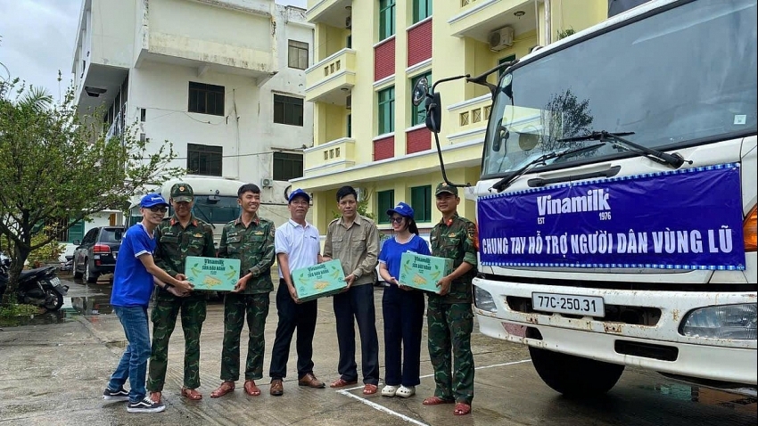 Vinamilk chuyển 160.000 sản phẩm hỗ trợ đồng bào vùng lũ tại 3 tỉnh miền Trung - Tây Nguyên
