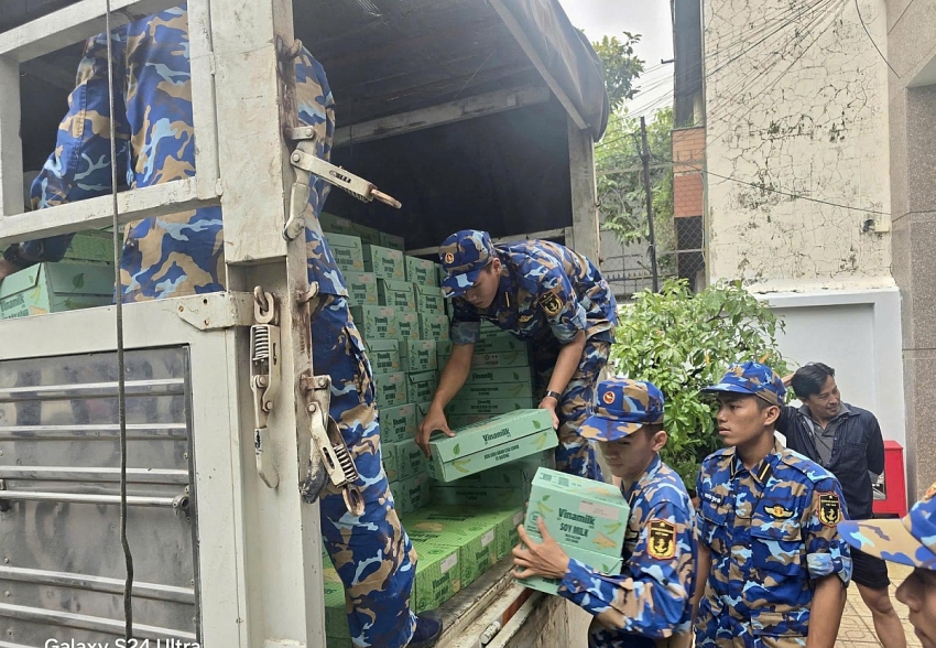 Vinamilk chuyển 160.000 sản phẩm hỗ trợ đồng bào vùng lũ tại 3 tỉnh miền Trung - Tây Nguyên