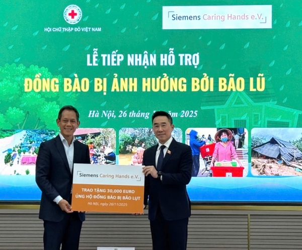 Siemens Caring Hands quyên góp 30.000 EUR hỗ trợ khắc phục hậu quả lũ lụt và sạt lở đất tại Việt Nam