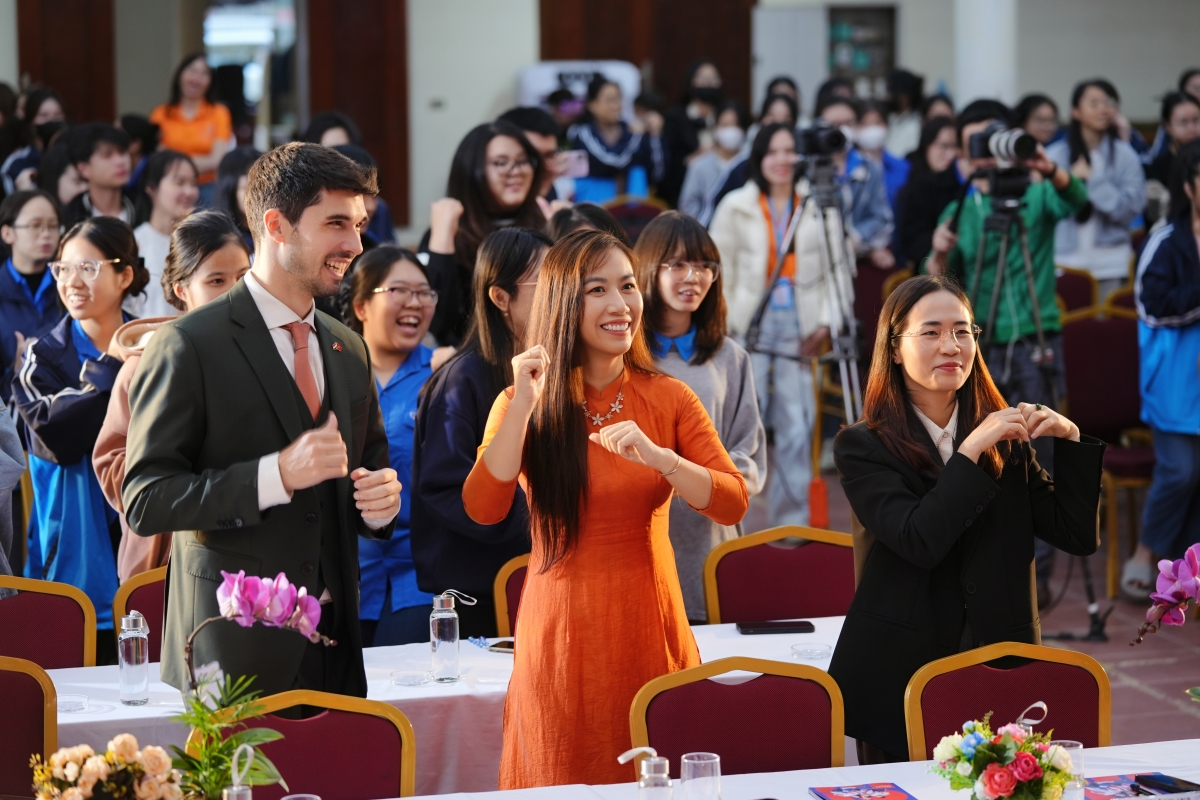 VACCINE SỐ 2025: Vì sự an toàn của phụ nữ và trẻ em gái trên không gian mạng