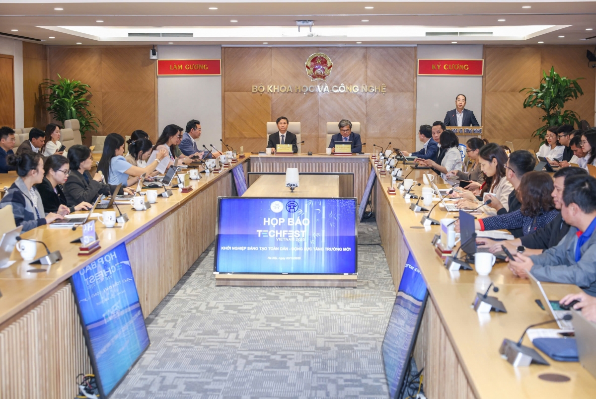 Quang cảnh buổi họp báo