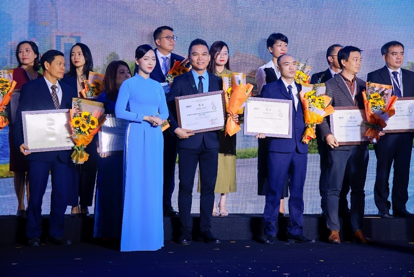 Herbalife Việt Nam được  vinh danh Top 100 Doanh Nghiệp Bền Vững Việt Nam 2025