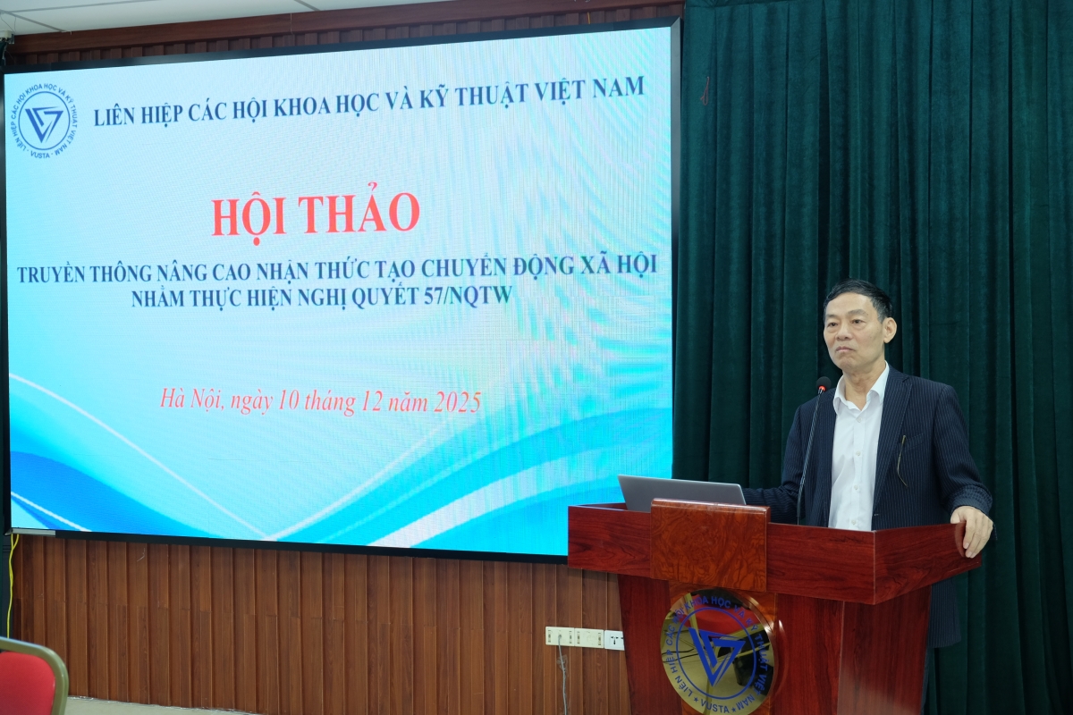 TS. Lê Nghiêm phát biểu tại hội thảo. Ảnh: Hoàng Tùng