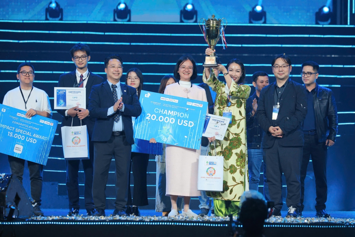 Ý tưởng nuôi cấy mô dừa, tối ưu sạc EV và chuyển đổi số doanh nghiệp dẫn đầu TECHFEST 2025 Ý tưởng nuôi cấy mô dừa, tối ưu sạc EV và chuyển đổi số doanh nghiệp dẫn đầu TECHFEST 2025