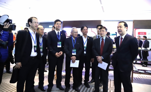 Internet Day 2025 hướng tới kiến tạo nền tảng số tin cậy cho người dùng Việt Nam