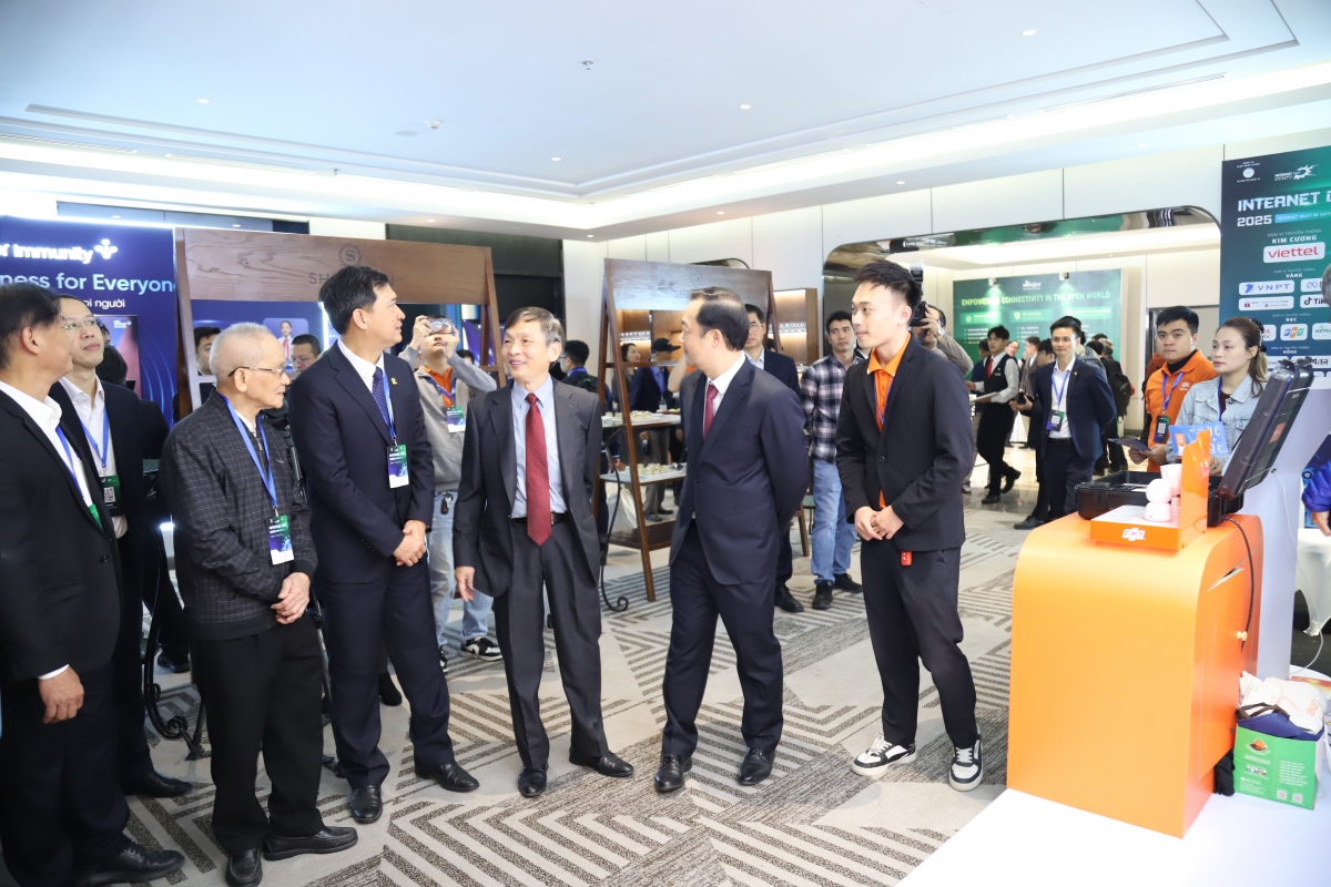 Internet Day 2025 hướng tới kiến tạo nền tảng số tin cậy cho người dùng Việt Nam