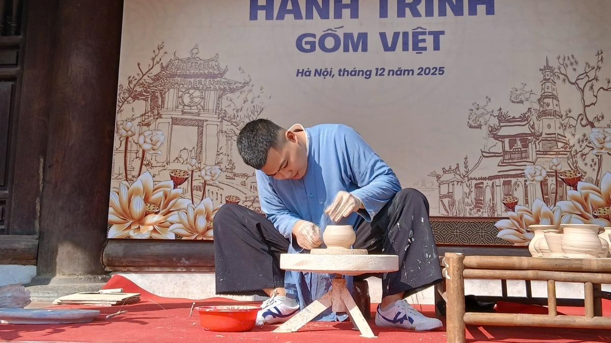 "Từ Thăng Long đến Phú Xuân": Hành trình gốm Việt kết nối hai kinh đô xưa