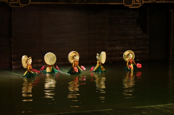 RỐICONIC: Đưa múa rối truyền thống đến gần Gen Z