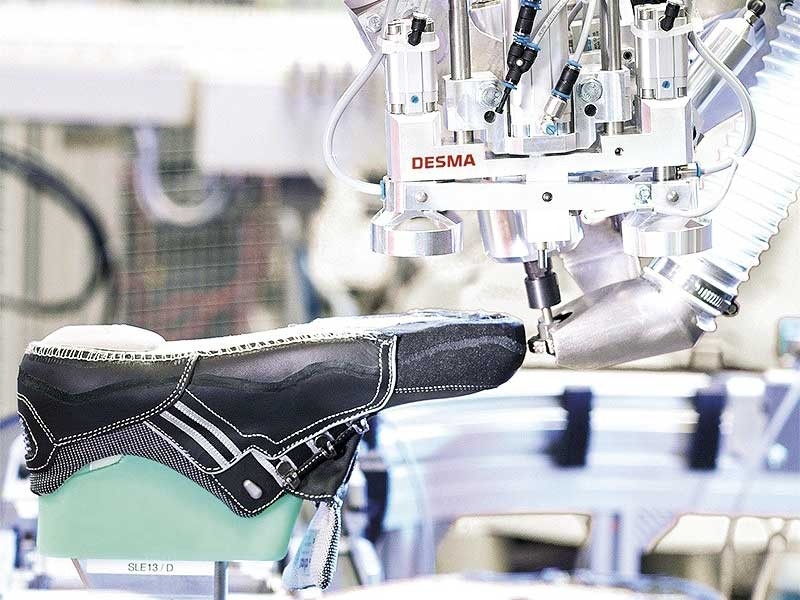 Tự động hóa và robot - động lực tăng trưởng mới của ngành da giày