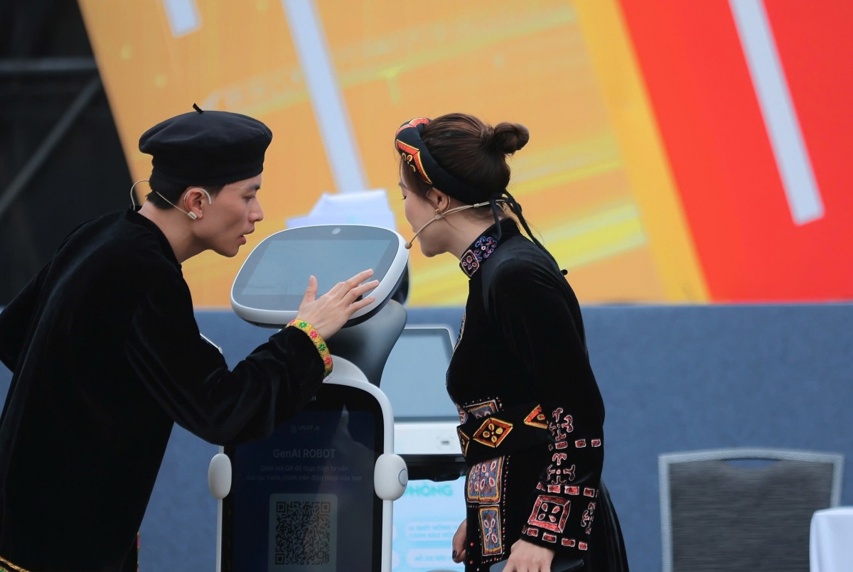 Trình diễn công nghệ xem được, chạm được, kiểm chứng được tại Make in Vietnam 2025