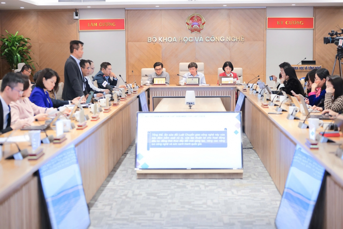 Toàn cảnh buổi họp báo