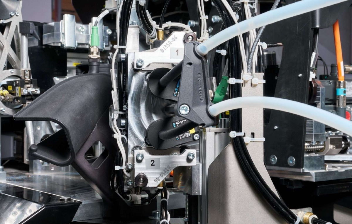 Rittal ra mắt hệ thống dẫn dây khí nén, rút ngắn tới 90% thời gian đấu dây bảng điều khiển