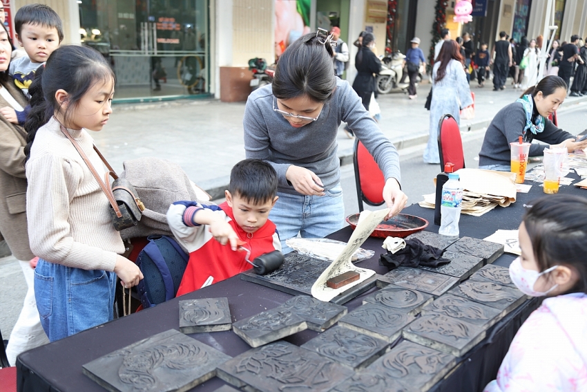 Phố đi bộ Hoàn Kiếm trở thành điểm hẹn của cộng đồng sáng tạo Hà Nội