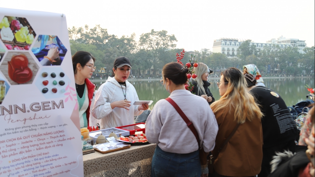 Phố đi bộ Hoàn Kiếm trở thành điểm hẹn của cộng đồng sáng tạo Hà Nội