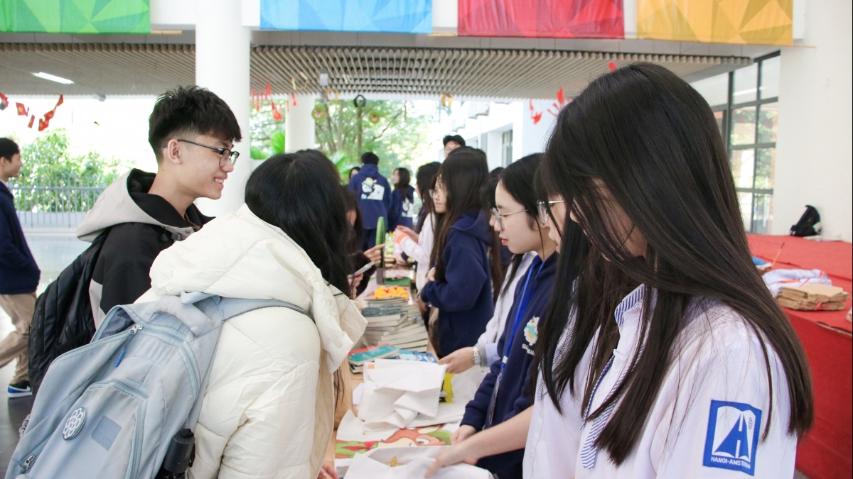 Ngày đổi giấy "The Solar Trail": Gieo hạt sống xanh, lan toả thông điệp bảo vệ môi trường