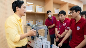 Hàn Mỹ Việt chia sẻ xu hướng robot và nhà máy thông minh tại HUTECH