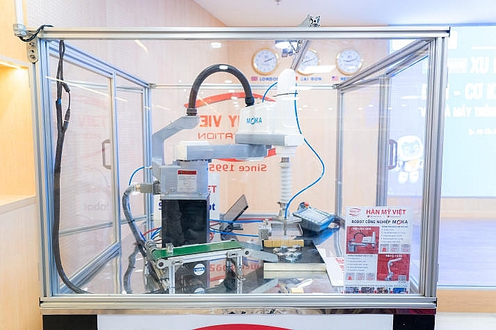 Hàn Mỹ Việt chia sẻ xu hướng robot và nhà máy thông minh tại HUTECH