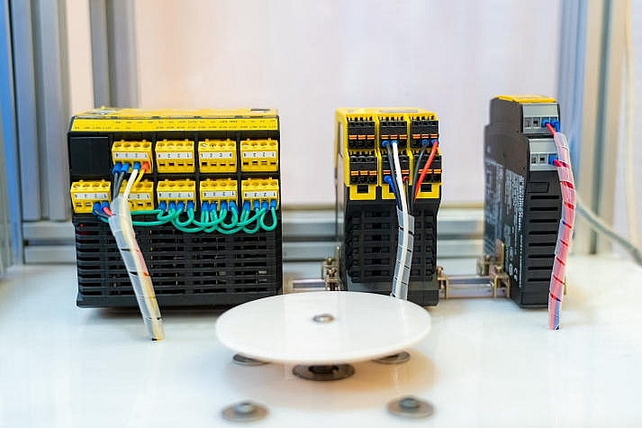 Hàn Mỹ Việt chia sẻ xu hướng robot và nhà máy thông minh tại HUTECH