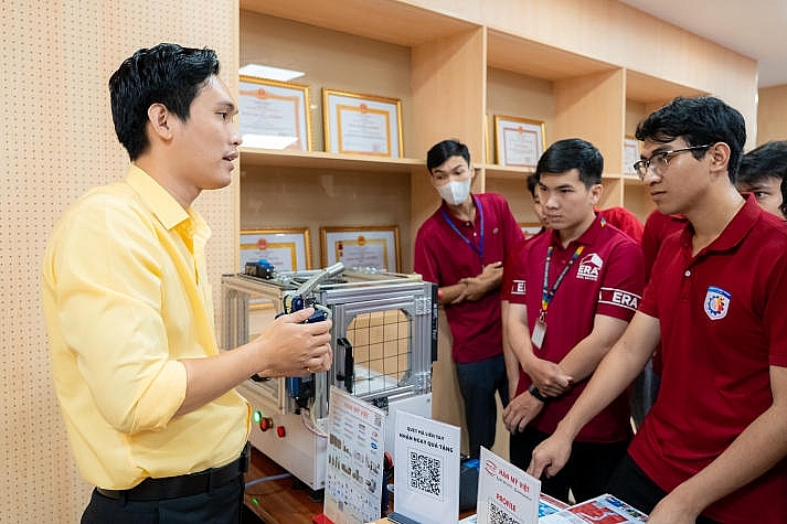 Hàn Mỹ Việt chia sẻ xu hướng robot và nhà máy thông minh tại HUTECH