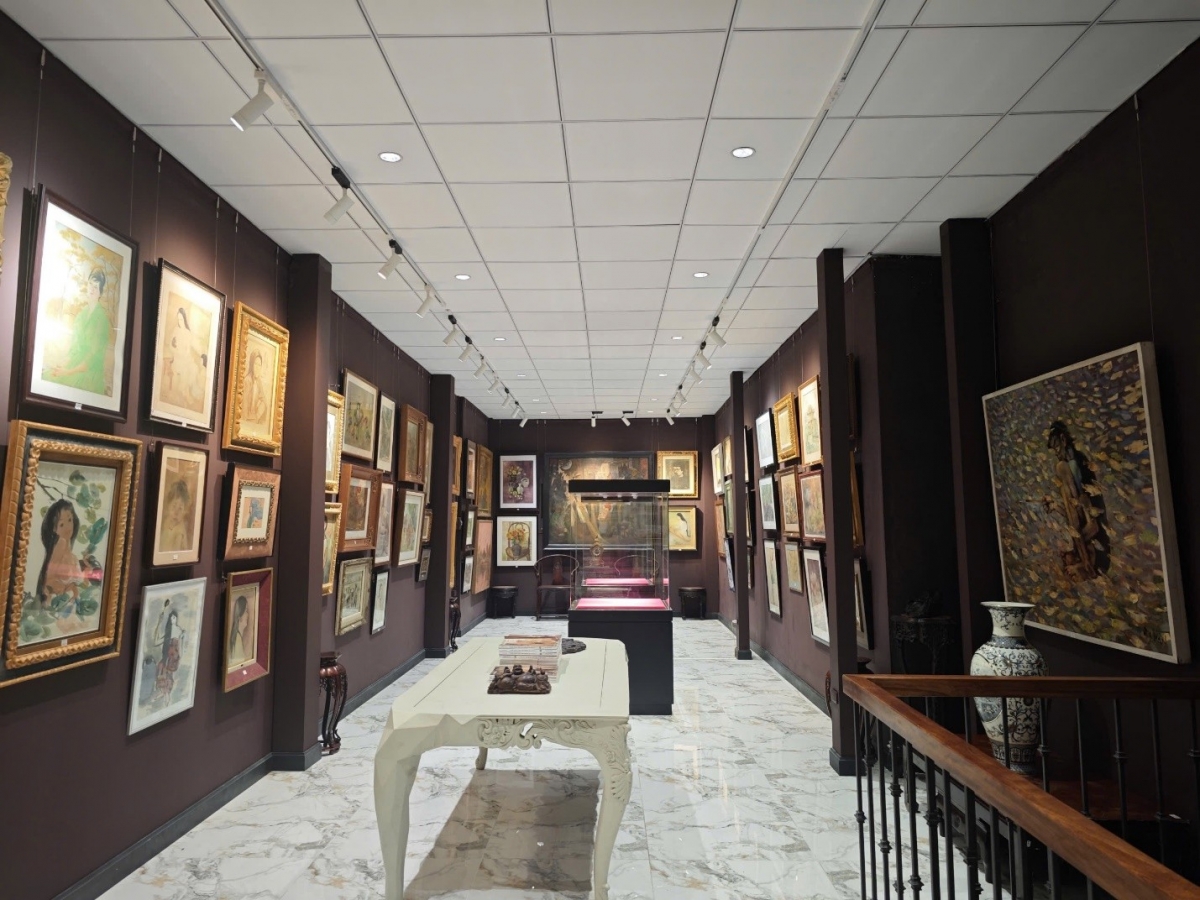 Không gian Maison Indochine Hanoi trong ngày chính thức ra mắt với triển lãm “Âm vang một thế kỷ Nghệ thuật Việt Nam”