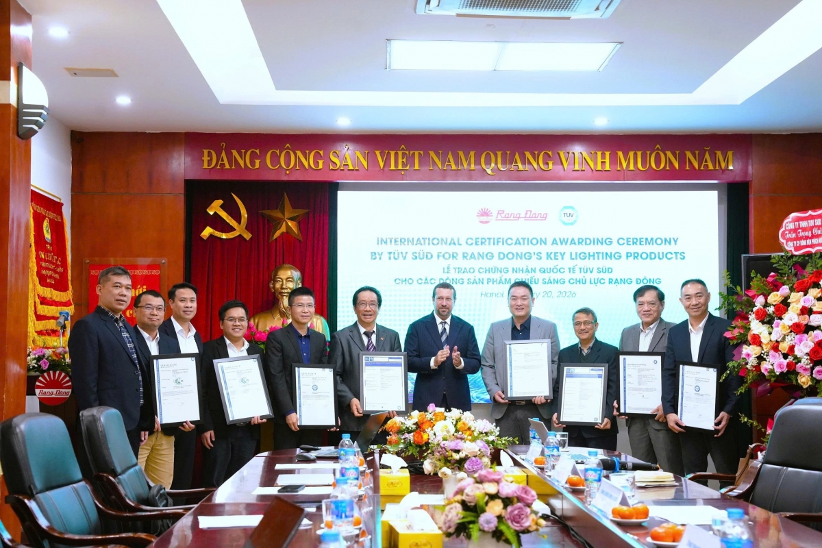 Lễ trao các chứng nhận đã diễn ra long trọng tại trụ sở Công ty Bóng đèn Phích nước Rạng Đông ngày 20/1/2026