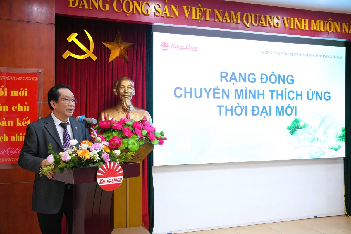 Ông Nguyễn Đoàn Kết - Phó Tổng Giám đốc Thường trực Công ty CP Bóng đèn Phích nước Rạng Đông phát biểu tại buổi lễ