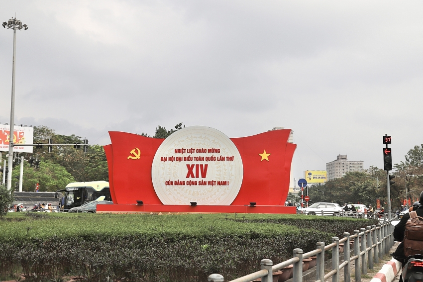 Hà Nội rực rỡ cờ hoa chào mừng Đại hội XIV của Đảng