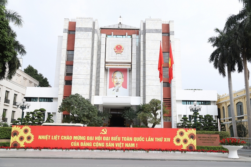 Hà Nội rực rỡ cờ hoa chào mừng Đại hội XIV của Đảng