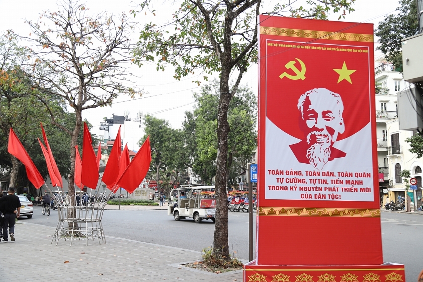 Hà Nội rực rỡ cờ hoa chào mừng Đại hội XIV của Đảng