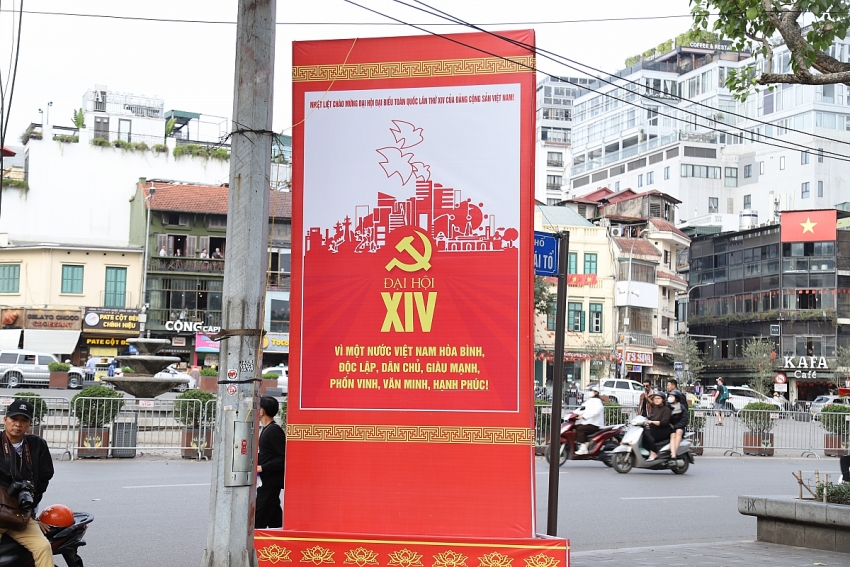 Hà Nội rực rỡ cờ hoa chào mừng Đại hội XIV của Đảng