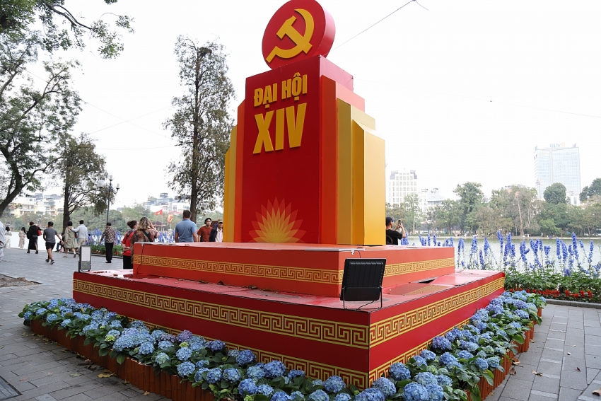 Hà Nội rực rỡ cờ hoa chào mừng Đại hội XIV của Đảng