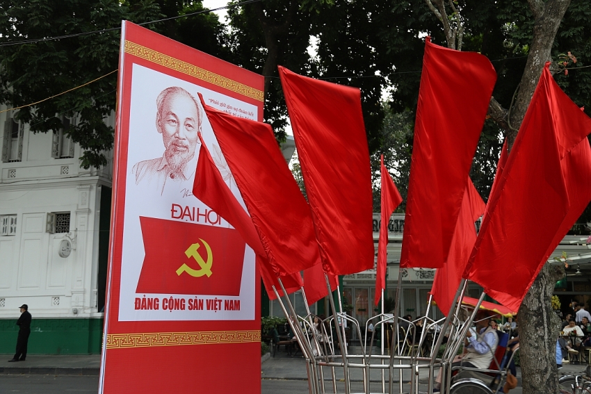Hà Nội rực rỡ cờ hoa chào mừng Đại hội XIV của Đảng