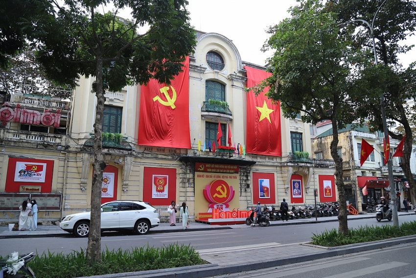 Hà Nội rực rỡ cờ hoa chào mừng Đại hội XIV của Đảng