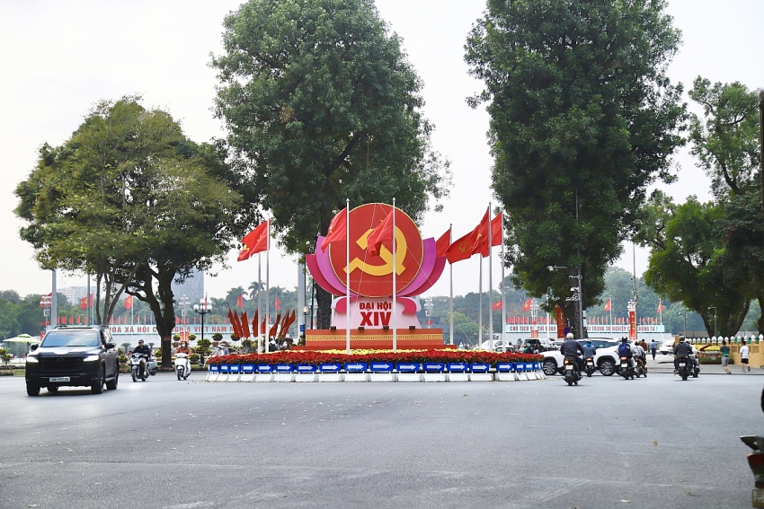 Hà Nội rực rỡ cờ hoa chào mừng Đại hội XIV của Đảng