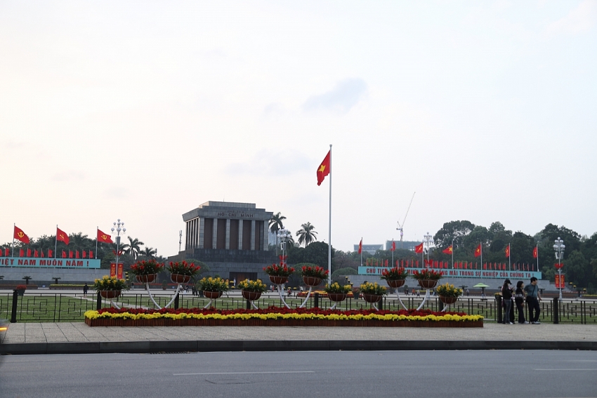 Hà Nội rực rỡ cờ hoa chào mừng Đại hội XIV của Đảng